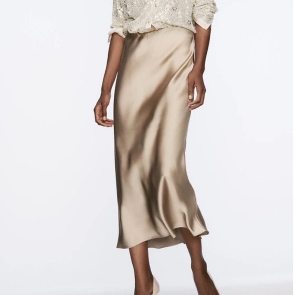 **NWT** 
Zara satin midi skirt - beige